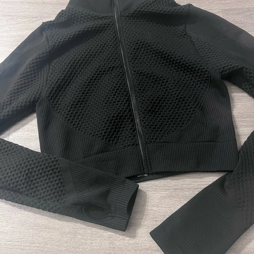 Women’s Activewear Black Cropped Jacket Size Medium - Picture 8 of 10